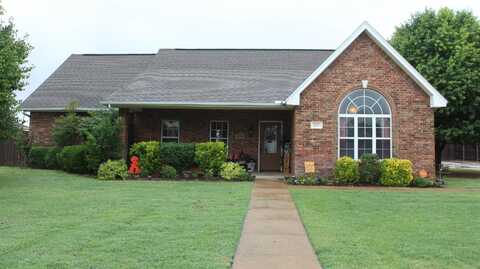207 Redwood Dr, Woodward, OK 73801