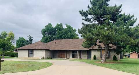 2917 Redbird Ln, Enid, OK 73703