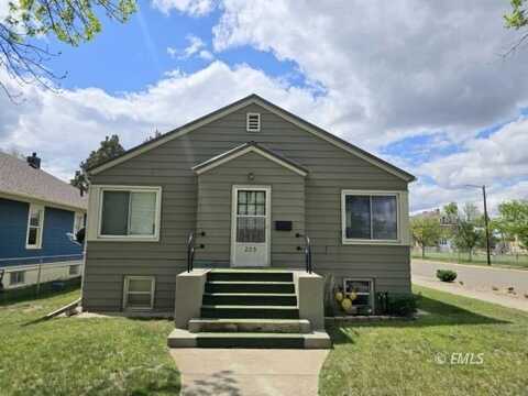 223 N Center Ave, Miles City, MT 59301