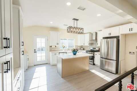 9701 Wheatland Avenue, Sunland, CA 91040