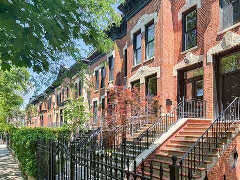 2123 N Bissell Street, Chicago, IL 60614
