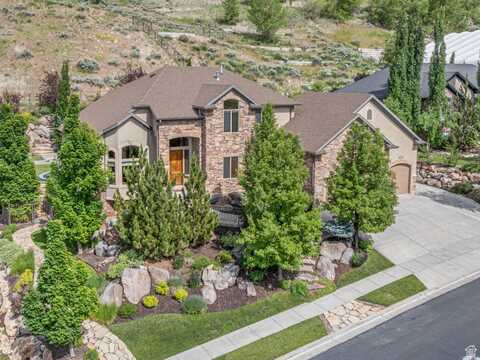673 S PARKWAY DR, North Salt Lake, UT 84054