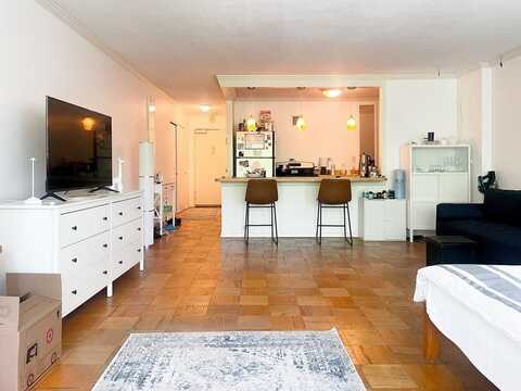 2 Hawthorne Place 4G, Boston, MA 02114