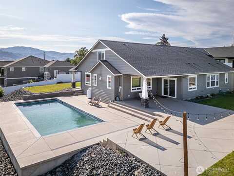 821 S Mary Avenue, East Wenatchee, WA 98802