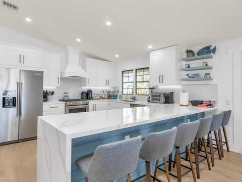 685 Palm DR, NAPLES, FL 34114