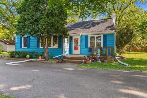 1015 County Road B2 W, Roseville, MN 55113
