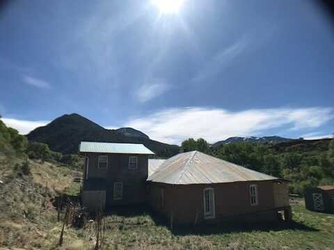425 State Road 230, Arroyo Seco, NM 87580