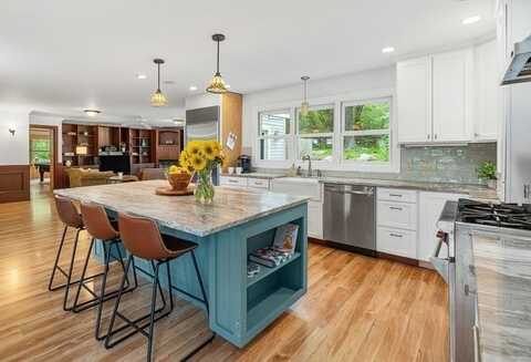 32 Witham St B, Gloucester, MA 01930