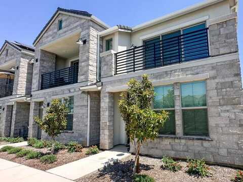 480 Balsam Lane W, Clovis, CA 93611