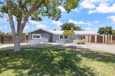 4420 Iris W, Visalia, CA 93277