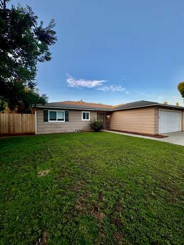 4468 San Jose Avenue W, Fresno, CA 93722