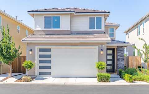 1961 Oak Lane, Clovis, CA 93611