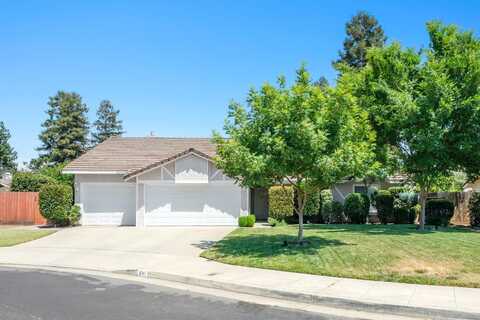 841 Whittier Avenue, Clovis, CA 93611