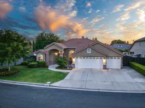 8419 Whitney Avenue N, Fresno, CA 93720