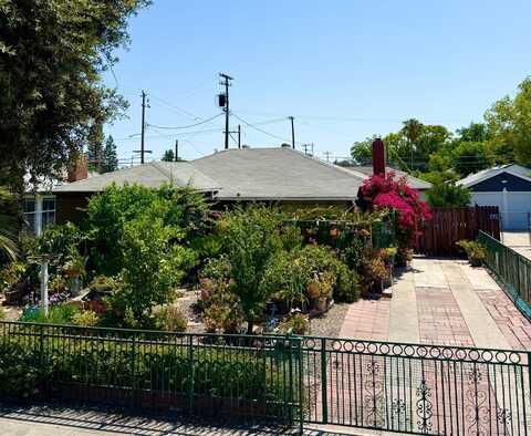 1584 Carruth Avenue N, Fresno, CA 93728