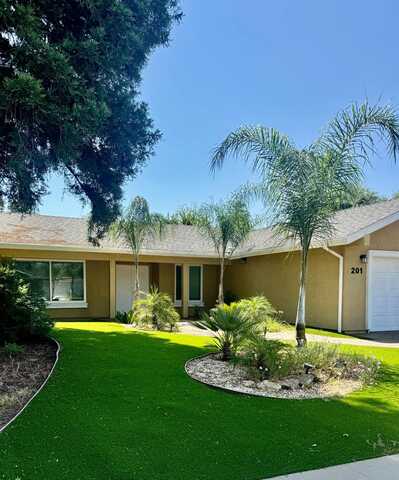 201 Portland Avenue E, Fresno, CA 93720