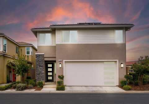 1935 Minarets Lane, Clovis, CA 93611