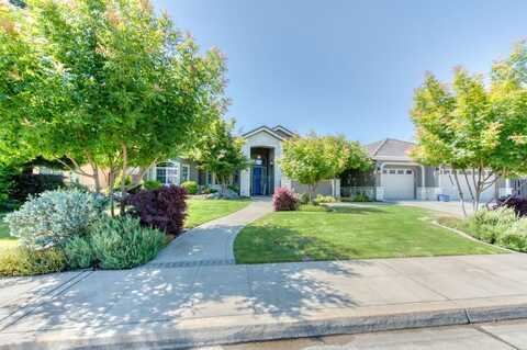 2770 Norwich Avenue, Clovis, CA 93611