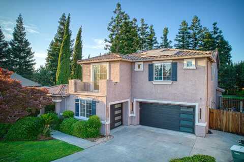 2696 Solar Avenue E, Fresno, CA 93720