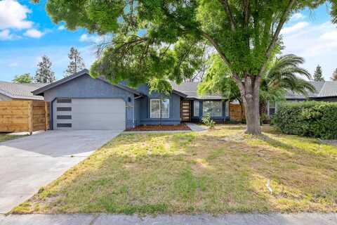 1967 Ventura Avenue N, Farmersville, CA 93223