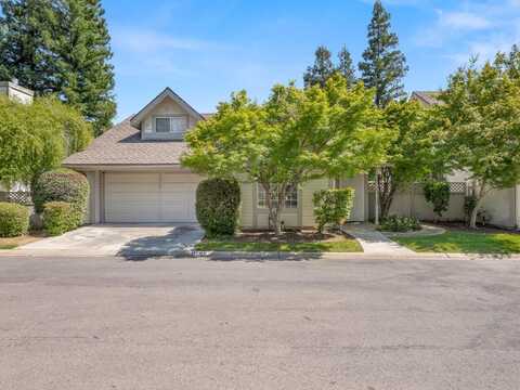 9146 Stoneridge Lane N, Fresno, CA 93720