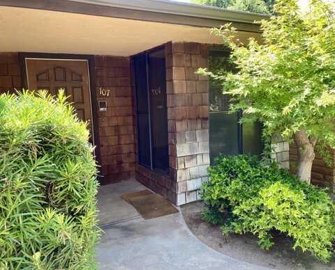 1349 Indianapolis Avenue E, Fresno, CA 93704