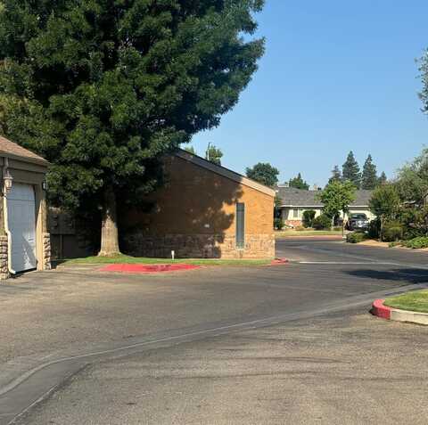 7166 Fruit Avenue N, Fresno, CA 93711