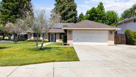 685 Claremont Avenue N, Clovis, CA 93611