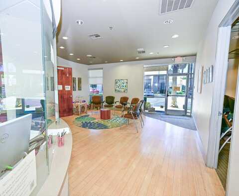 7055 Chestnut Avenue N, Fresno, CA 93720