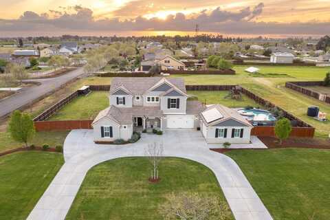 3887 Condor Court N, Sanger, CA 93657