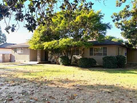 4902 Townsend Avenue E, Fresno, CA 93727
