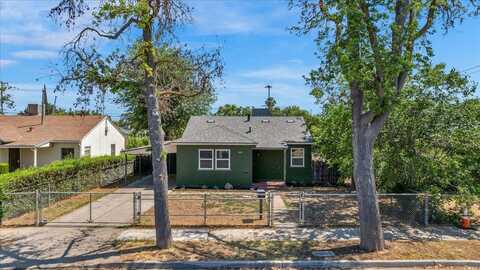 435 Valencia Avenue W, Fresno, CA 93706