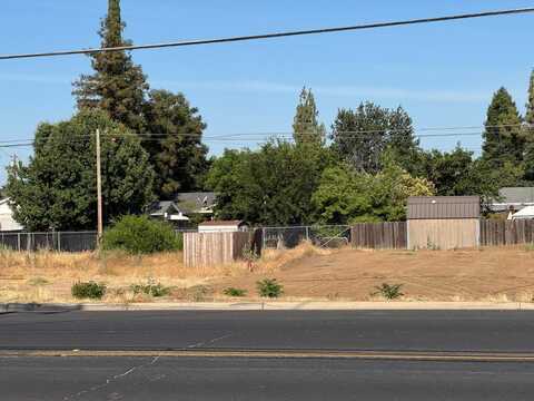 134 Sunnyside Avenue, Clovis, CA 93611
