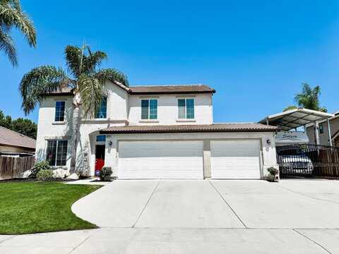 2457 Carson Ave., Clovis, CA 93611