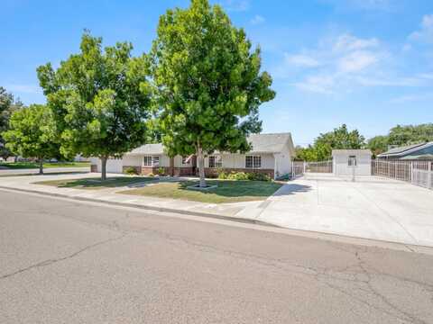 11 Cambridge N, Lemoore, CA 93245