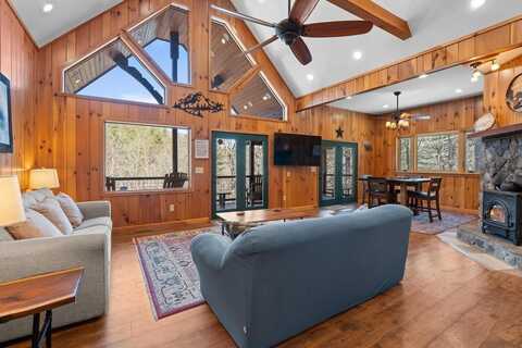 18 Natures Edge Rd, Franklin, NC 28734