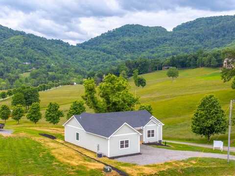 12 Gracie Rose St, Clyde, NC 28785