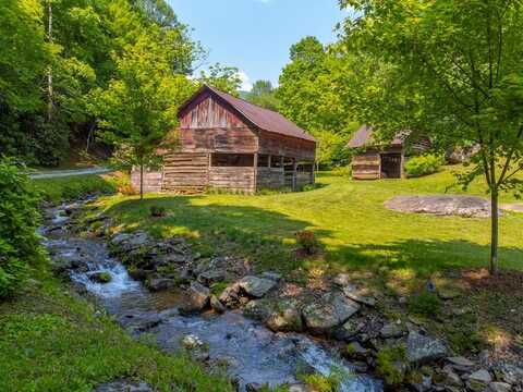 Bradley Creek Rd, Franklin, NC 28734