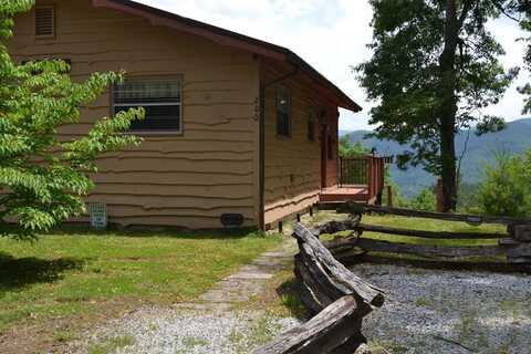 200 Hummingbird Lane, Franklin, NC 28734