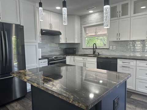 59 Mountain View St, Franklin, NC 28734