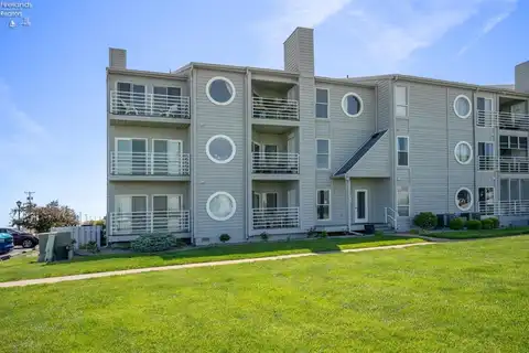 326 Clinton Reef Drive, Port Clinton, OH 43452