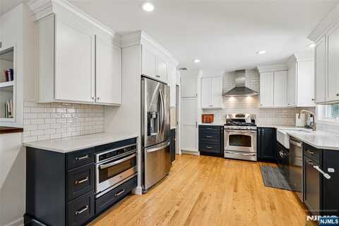 55 Ferndale Road, Caldwell, NJ 07006