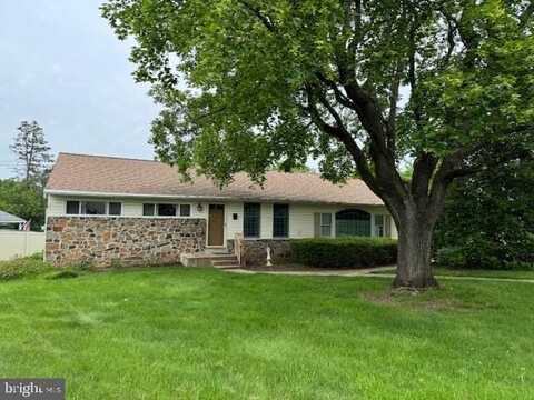 28 S 9TH STREET, COOPERSBURG, PA 18036