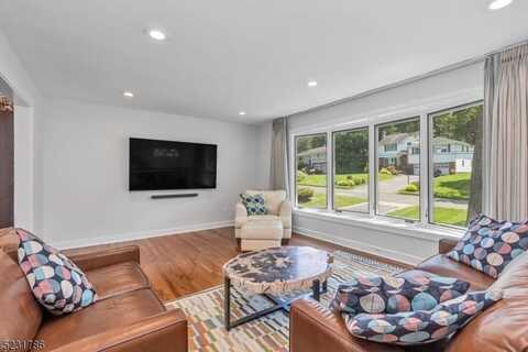 48 Hillcrest Ave, Berkeley Heights, NJ 07922