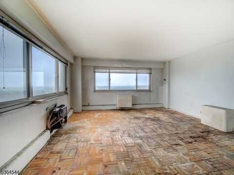 377 S Harrison St, East Orange, NJ 07018