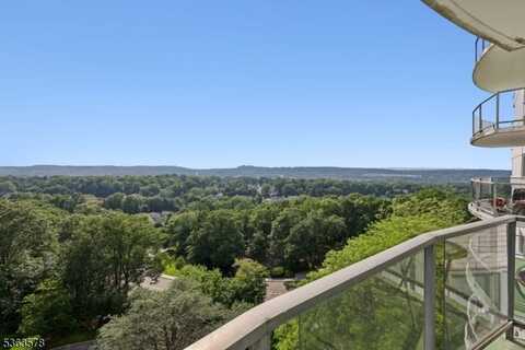 1 Claridge Dr, Verona, NJ 07044