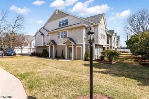 47 Collura Ln, Clifton, NJ 07012