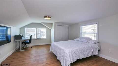 239 N CLERMONT Ave, Margate City, NJ 08402