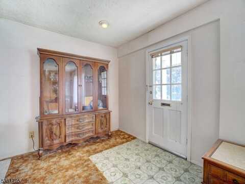 136 Tooker Ave, Springfield, NJ 07081