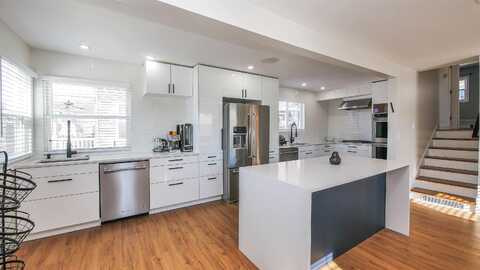 219 N CLERMONT Ave, Margate City, NJ 08402